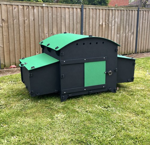 Large plastic chicken coop - large,